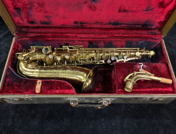 Vintage Holton 233 Elkhorn Wis. Gold Lacquer Alto Saxophone, Serial #200971